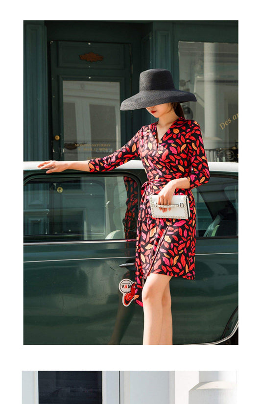 Summer new retro red lip printed wrap dress with slimming temperament, V-neck one-piece vacation mid length skirt