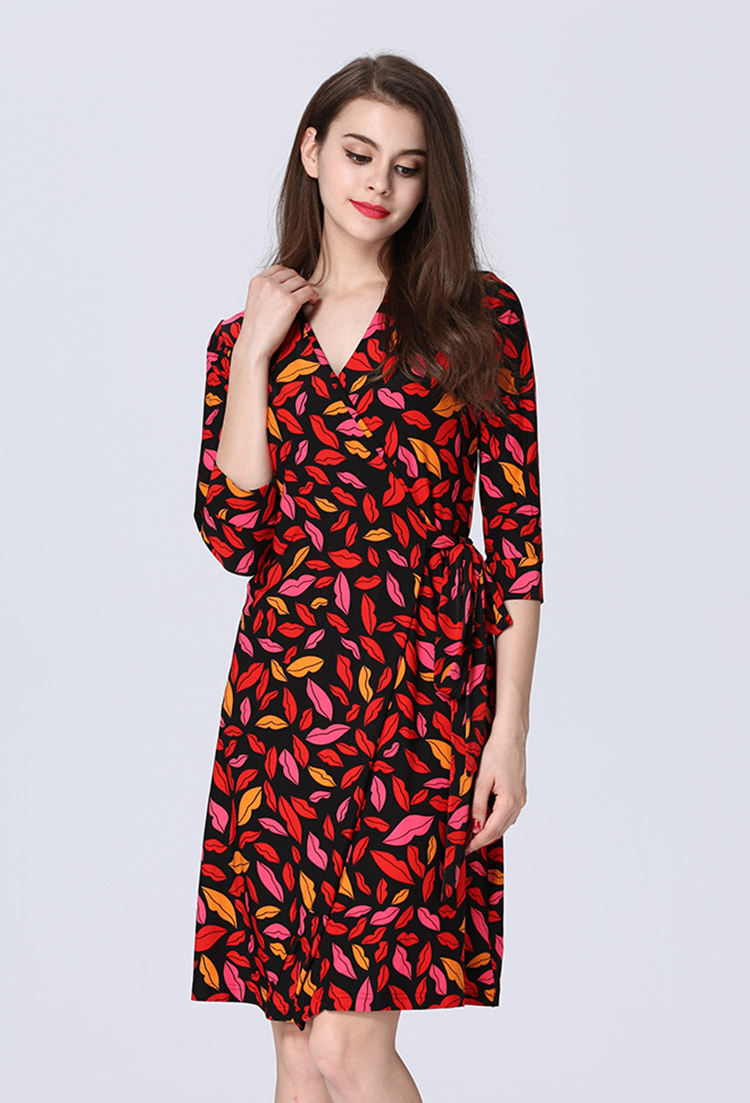 Summer new retro red lip printed wrap dress with slimming temperament, V-neck one-piece vacation mid length skirt