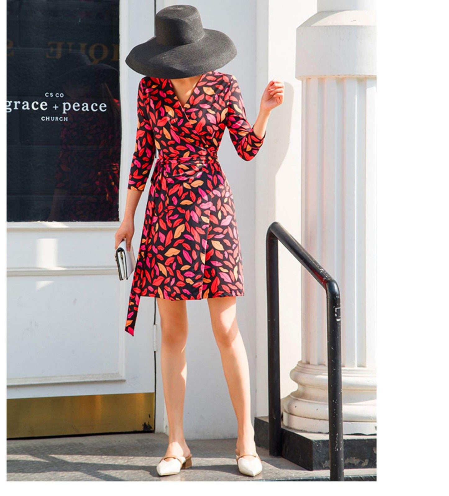 Summer new retro red lip printed wrap dress with slimming temperament, V-neck one-piece vacation mid length skirt